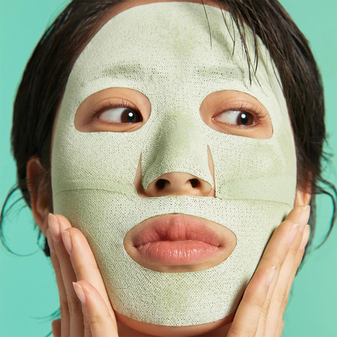 Reinigend gezichtsmasker met groene modder