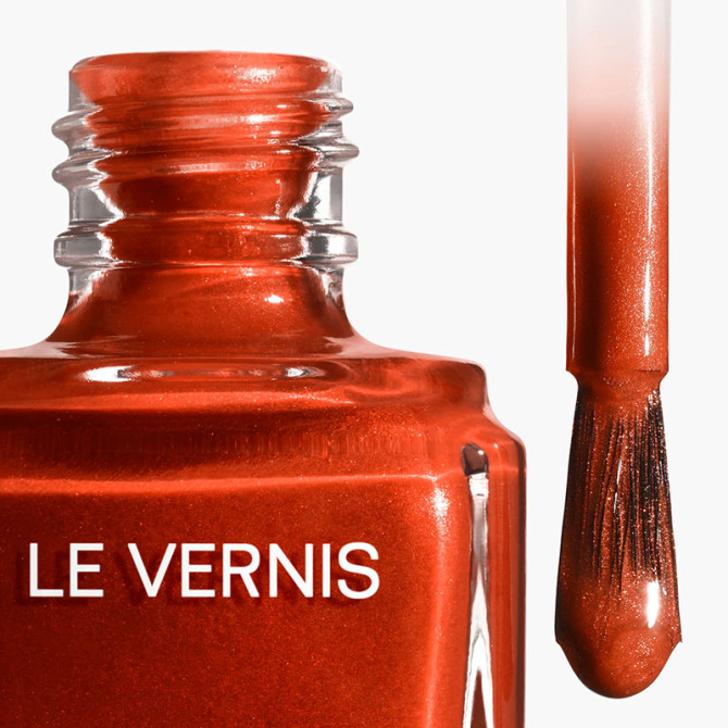 LE VERNIS 369