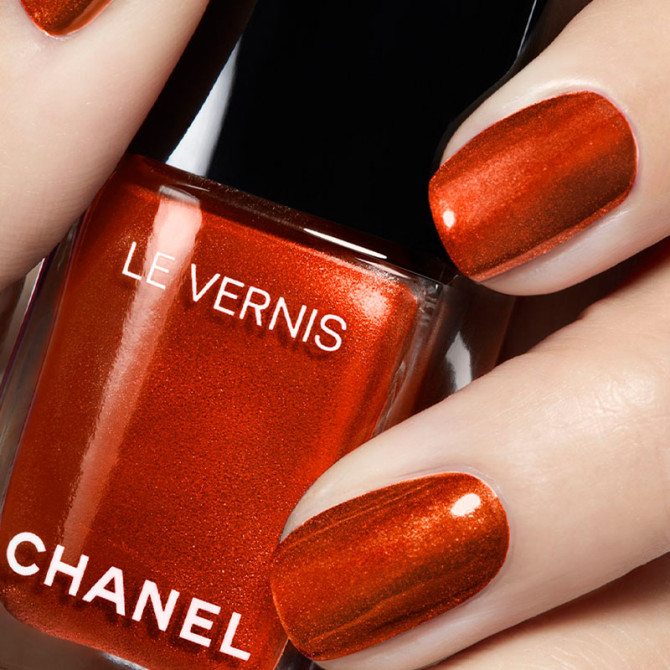 LE VERNIS 369