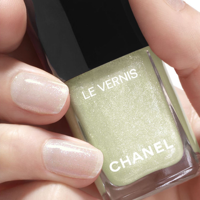 DE VERNIS 427