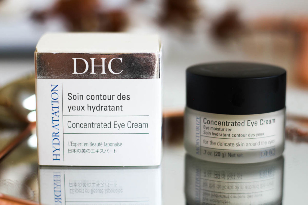 Le soin contour des yeux hydratant DHC : une crème de haute qualité